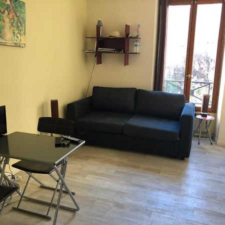 Apartmán 23 Rue De La Chapelle Paříž Exteriér fotografie