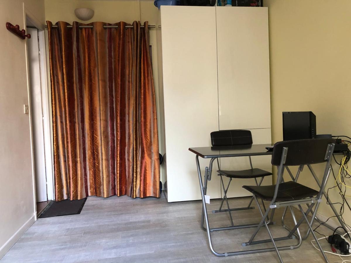 Apartmán 23 Rue De La Chapelle Paříž Exteriér fotografie