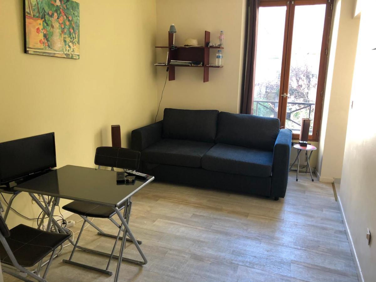 Apartmán 23 Rue De La Chapelle Paříž Exteriér fotografie