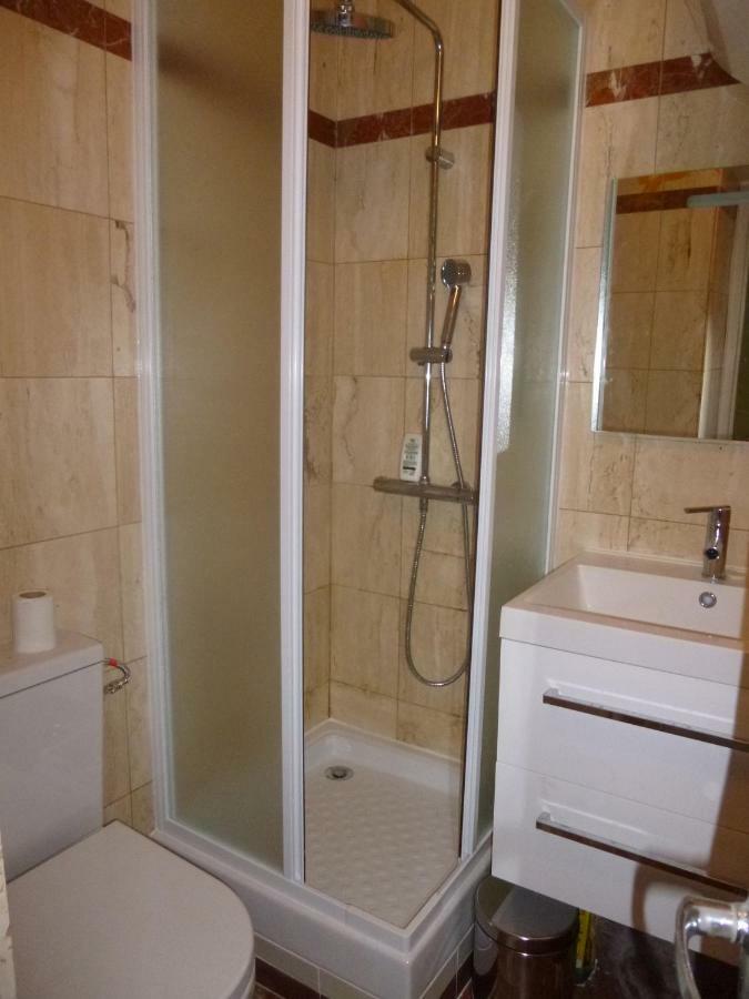 Apartmán 23 Rue De La Chapelle Paříž Exteriér fotografie