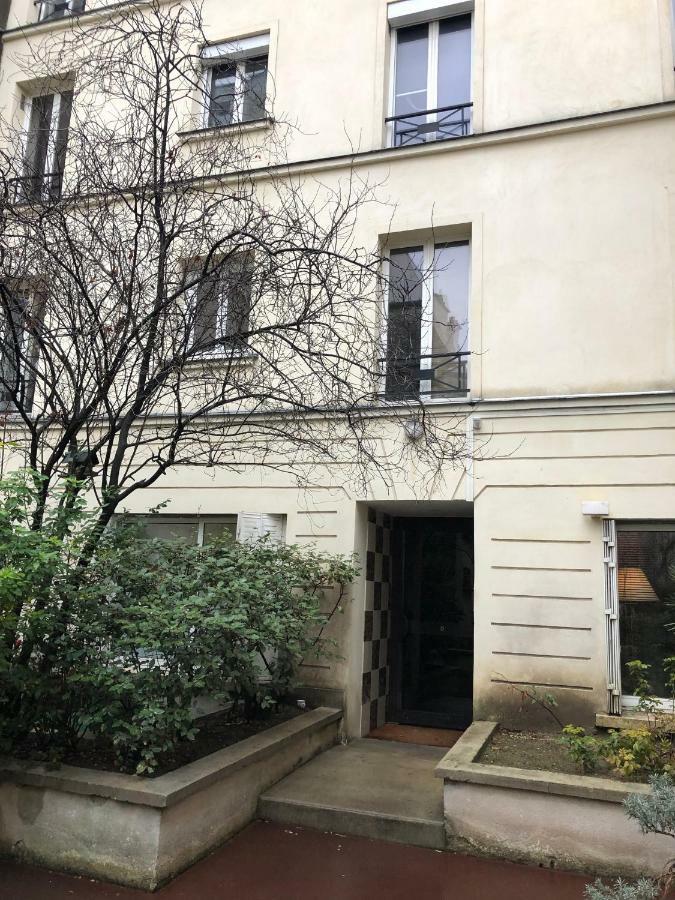Apartmán 23 Rue De La Chapelle Paříž Exteriér fotografie